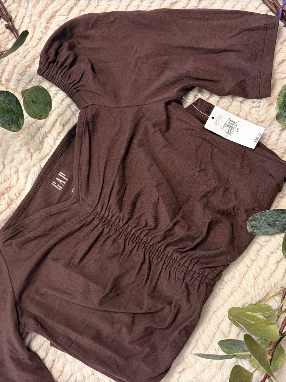 GAP Chocolate Brown Ruched V-Neck Short Sleeve Top  XS. new with tags
